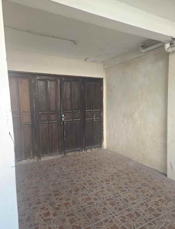 dijual rumah sutorejo