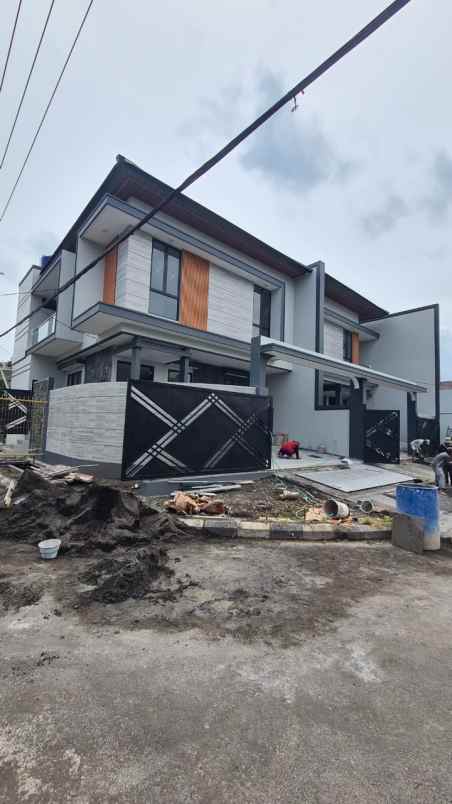 dijual rumah sutorejo prima