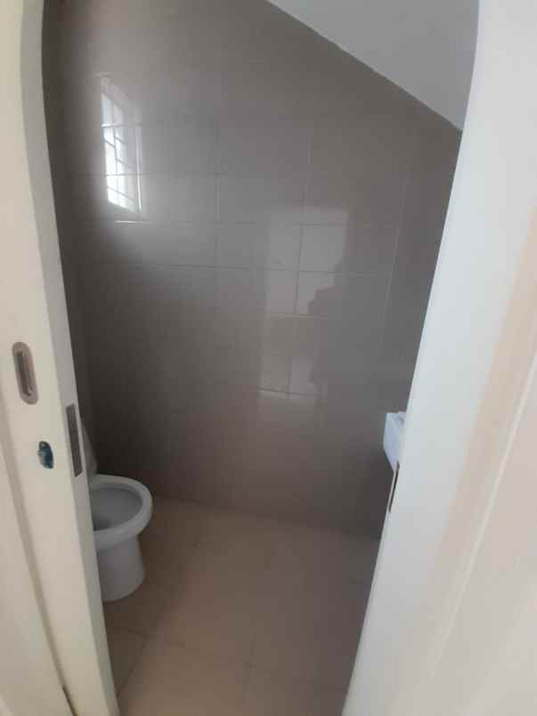 dijual rumah suvarna sutera cluster chiara