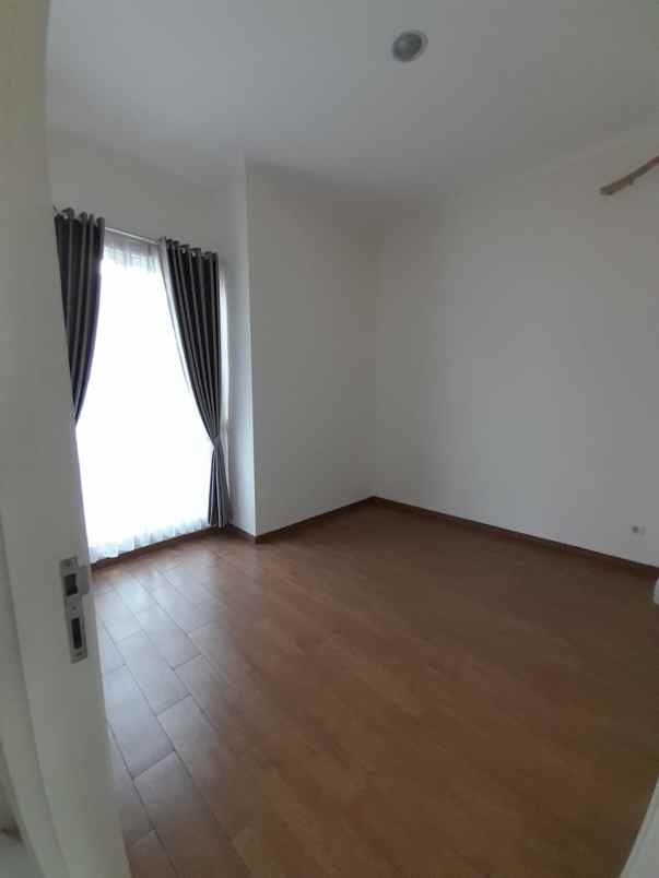 dijual rumah suvarna sutera cluster chiara