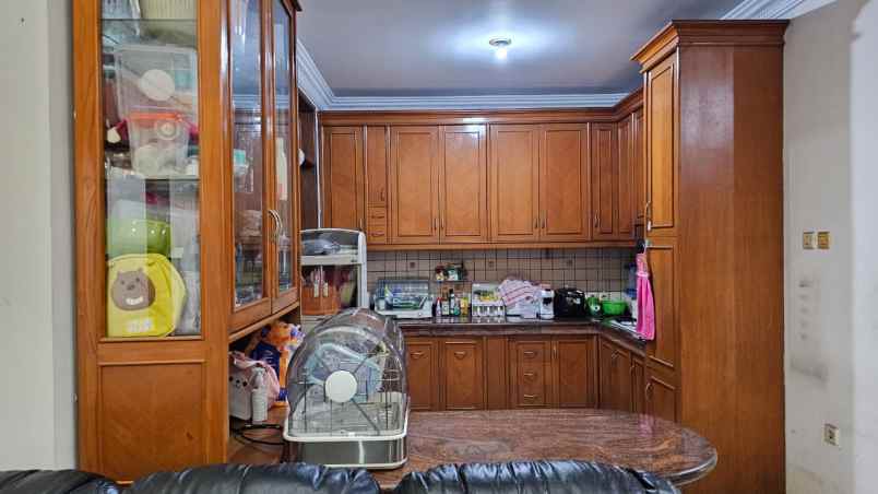 dijual rumah taman holis indah