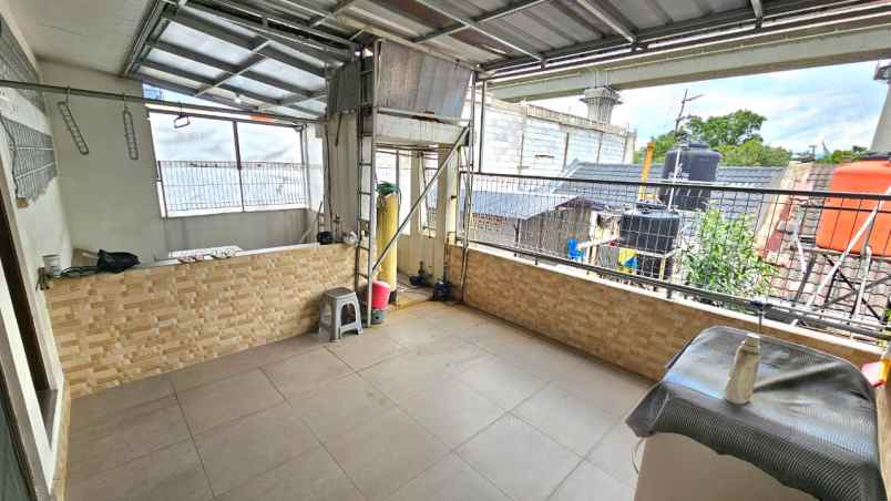 dijual rumah taman holis indah