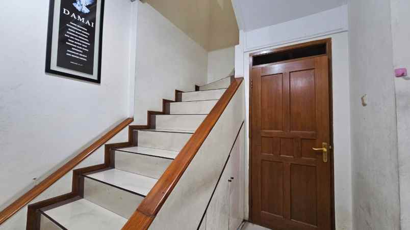 dijual rumah taman holis indah