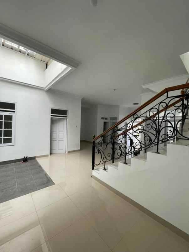 dijual rumah taman kopo indah 2
