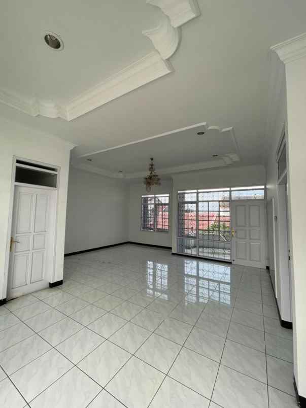 dijual rumah taman kopo indah 2