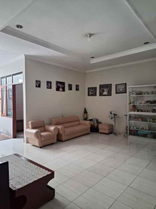 dijual rumah taman kopo indah 3