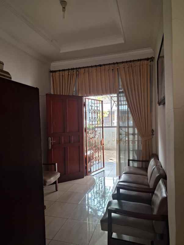 dijual rumah taman kopo indah 3