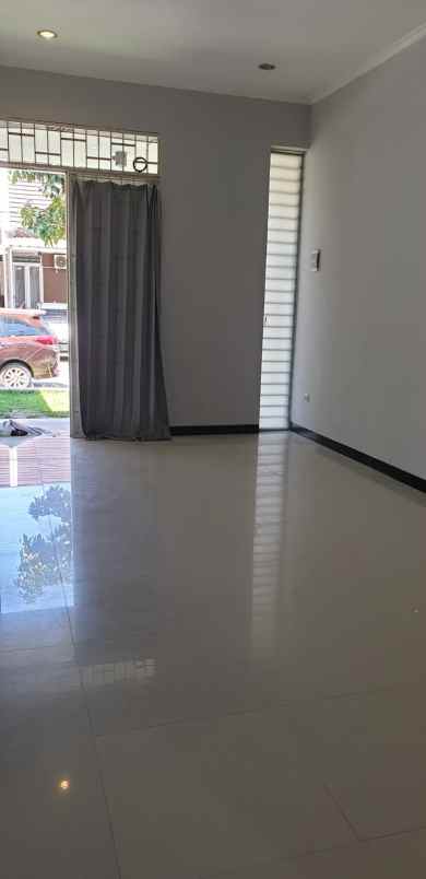 dijual rumah taman kopo indah