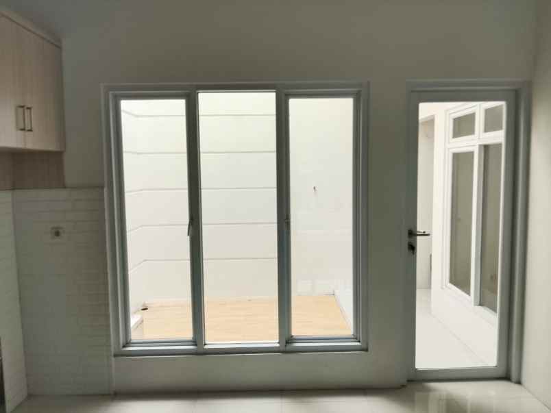 dijual rumah taman malaka pondok kelapa