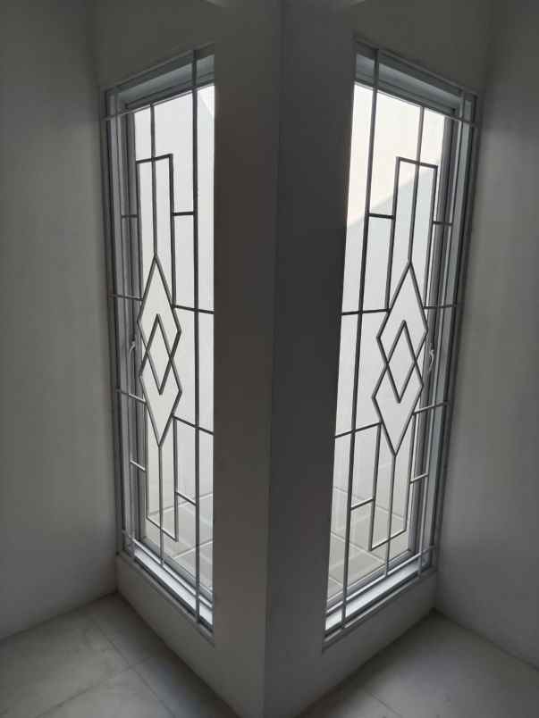 dijual rumah taman malaka pondok kelapa