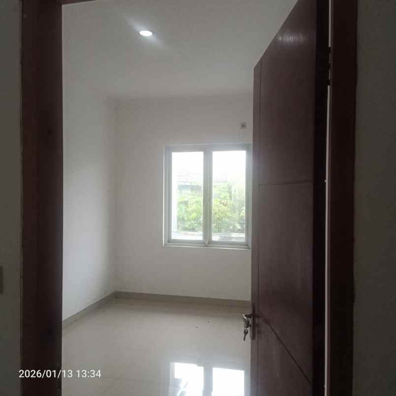 dijual rumah taman malaka selatan