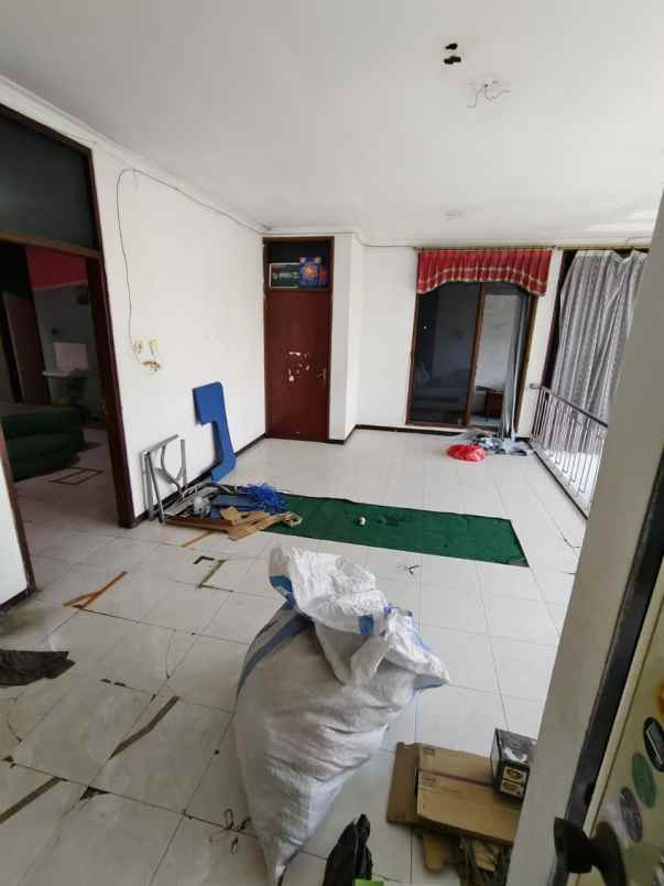 dijual rumah taman pondok indah