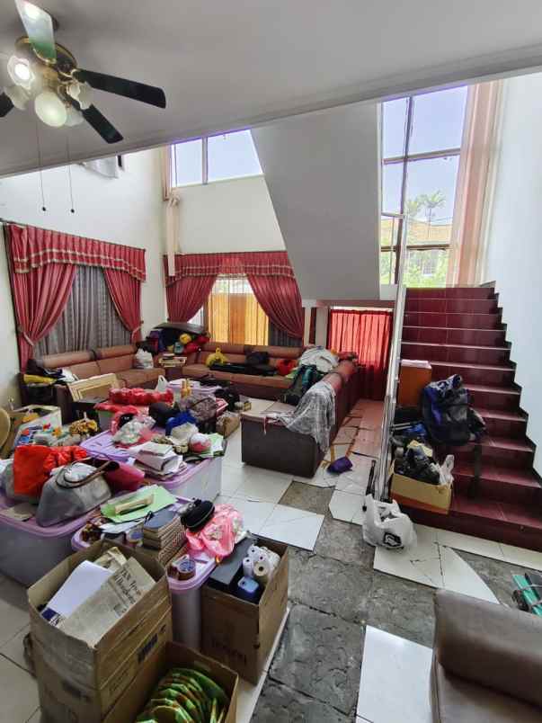 dijual rumah taman pondok indah