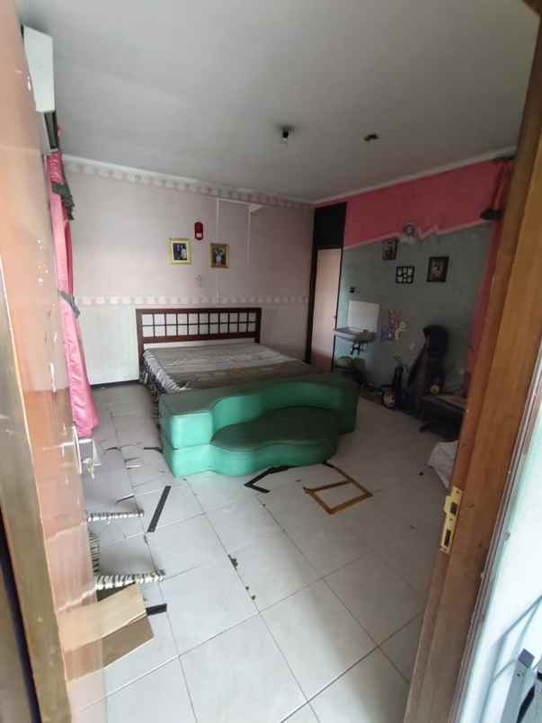 dijual rumah taman pondok indah