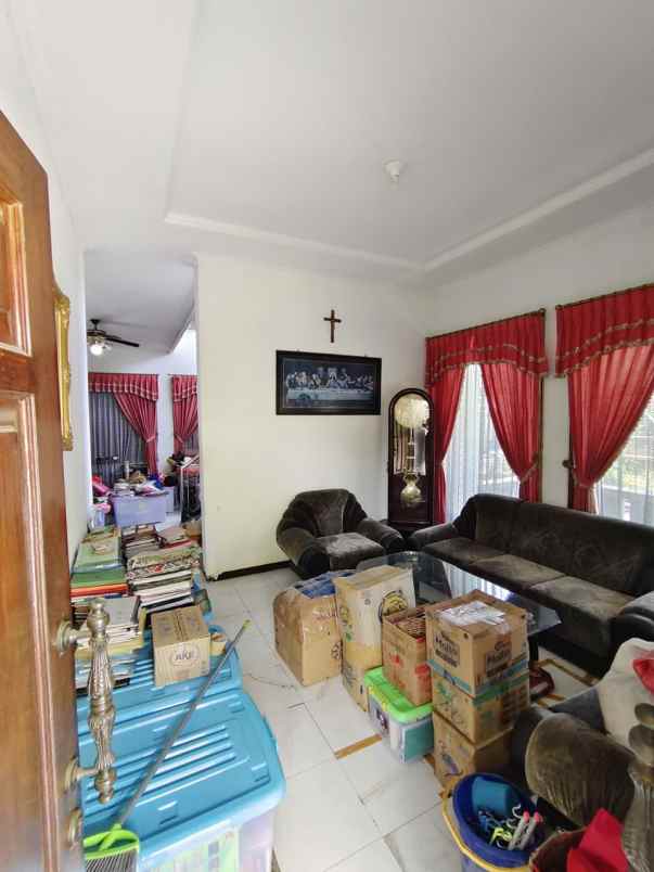 dijual rumah taman pondok indah