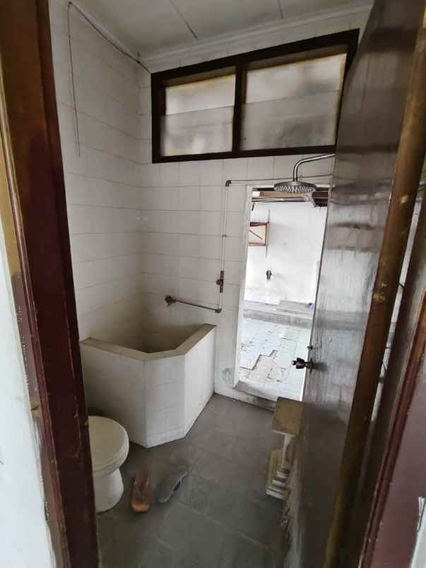 dijual rumah taman pondok indah