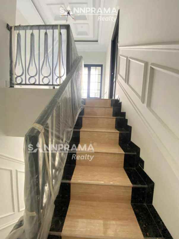 dijual rumah tanah baru