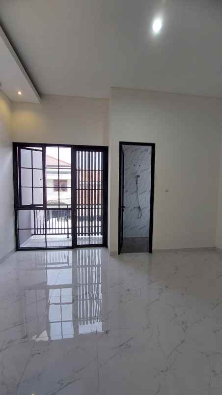 dijual rumah tenggilis
