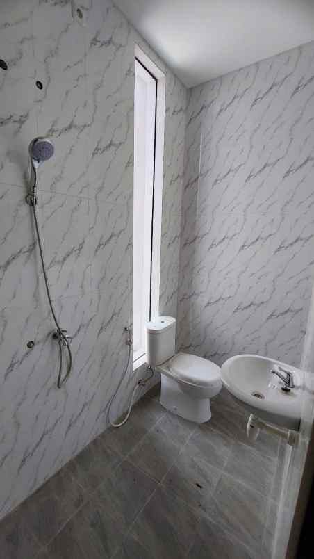dijual rumah tenggilis