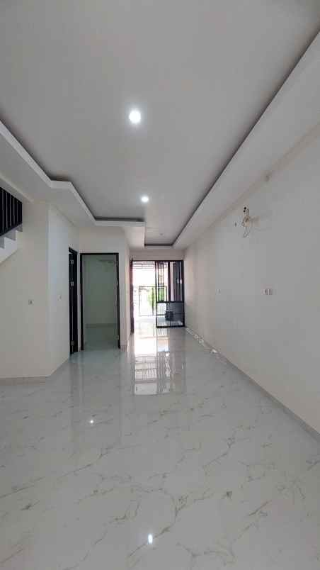 dijual rumah tenggilis