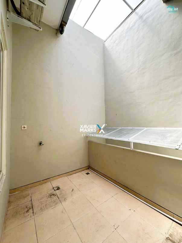 dijual rumah tenggilis timur