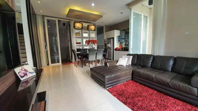 dijual rumah the mansion pakuwon indah surabaya