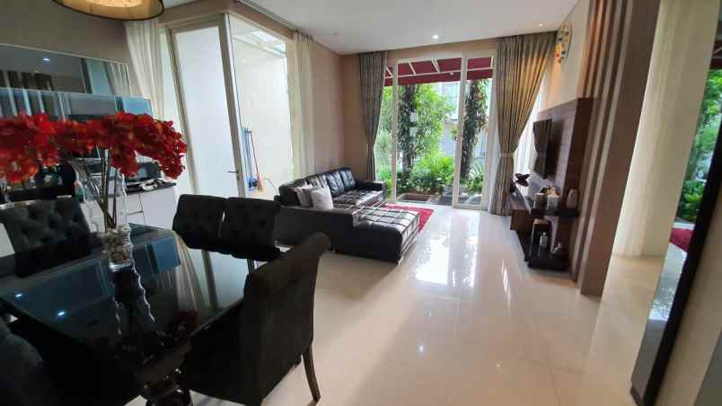 dijual rumah the mansion pakuwon indah surabaya