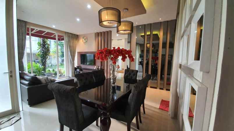 dijual rumah the mansion pakuwon indah surabaya