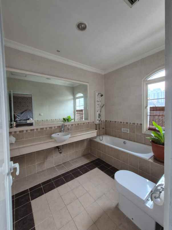 dijual rumah the villas moi kelapa gading