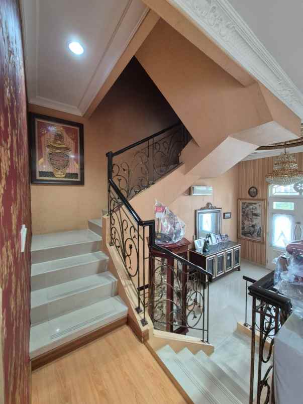 dijual rumah the villas moi kelapa gading