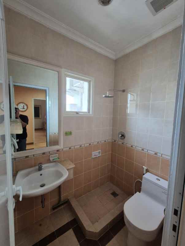 dijual rumah the villas moi kelapa gading