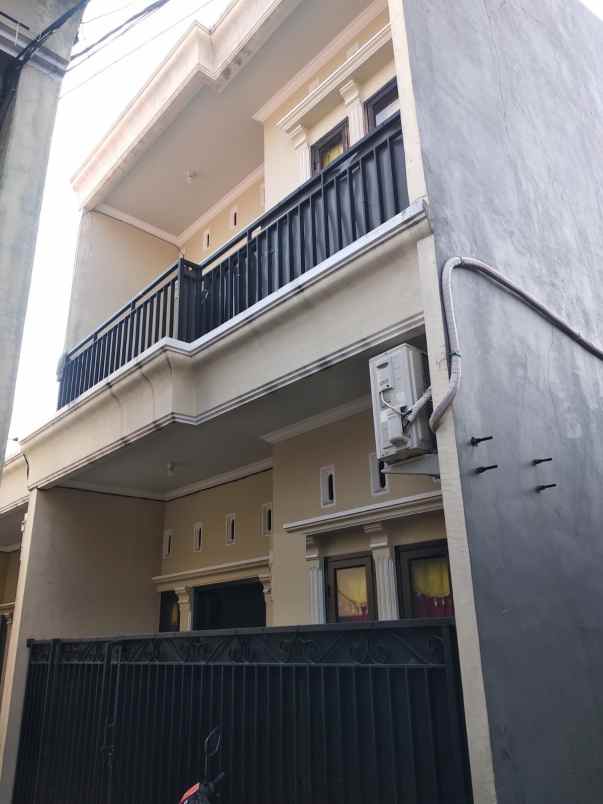 dijual rumah tingkat dicipinang muara jaktim