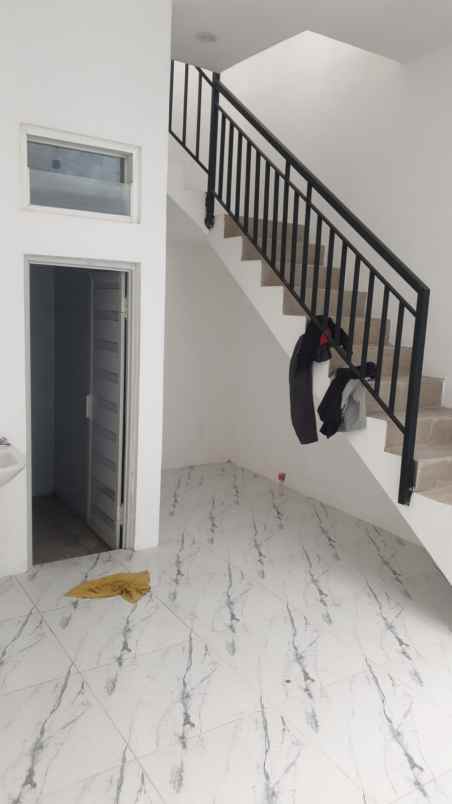 dijual rumah twr