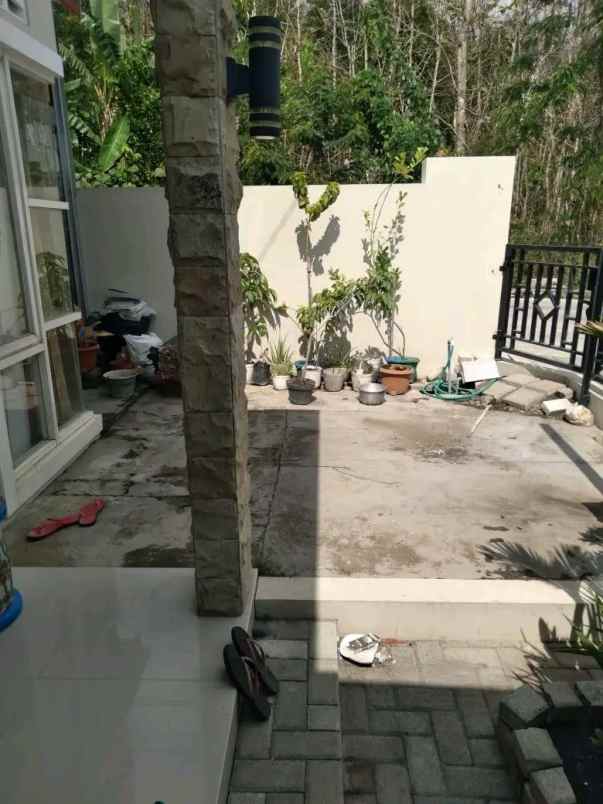 dijual rumah umy