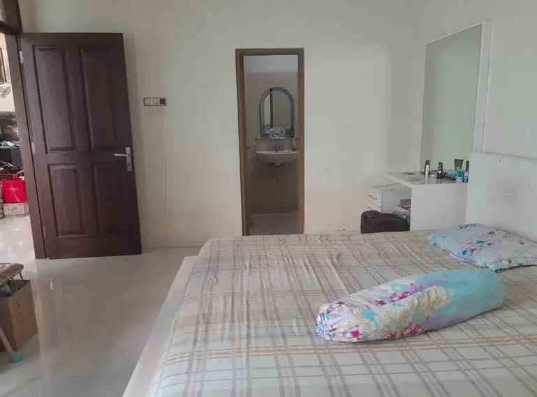 dijual rumah villa bukit mas