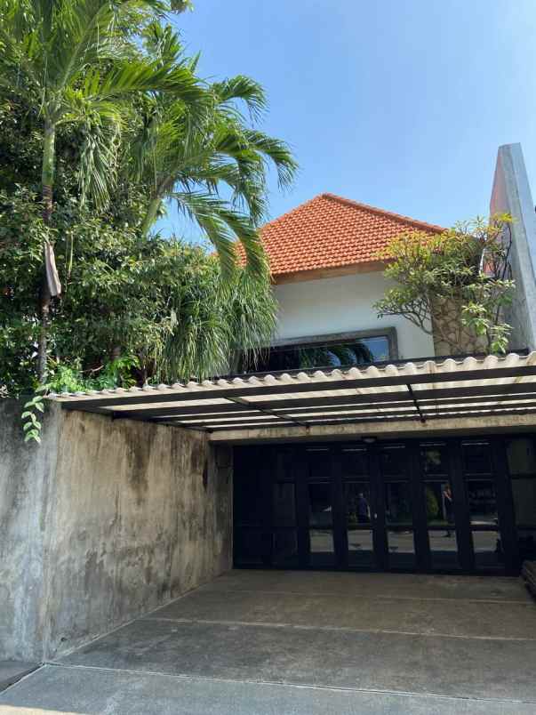 dijual rumah villa grand sungkono