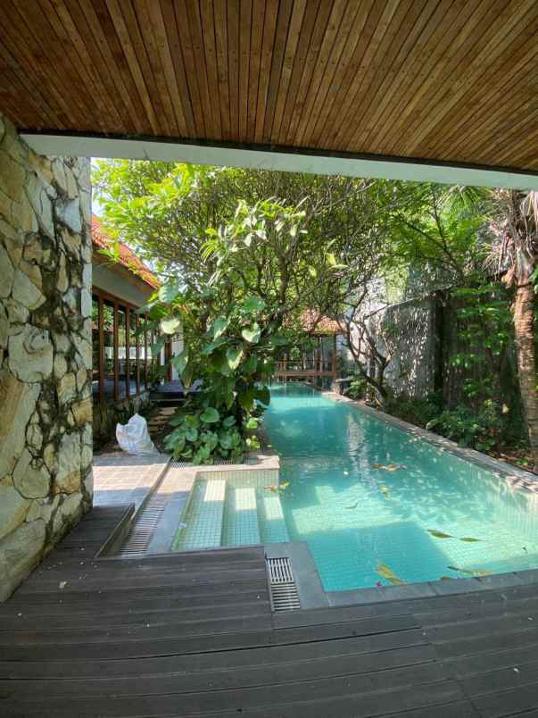 dijual rumah villa grand sungkono