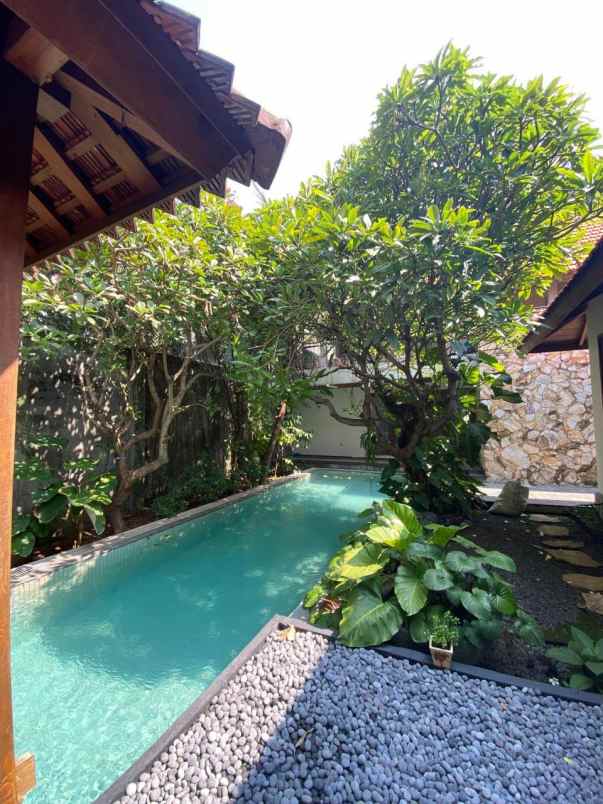 dijual rumah villa grand sungkono