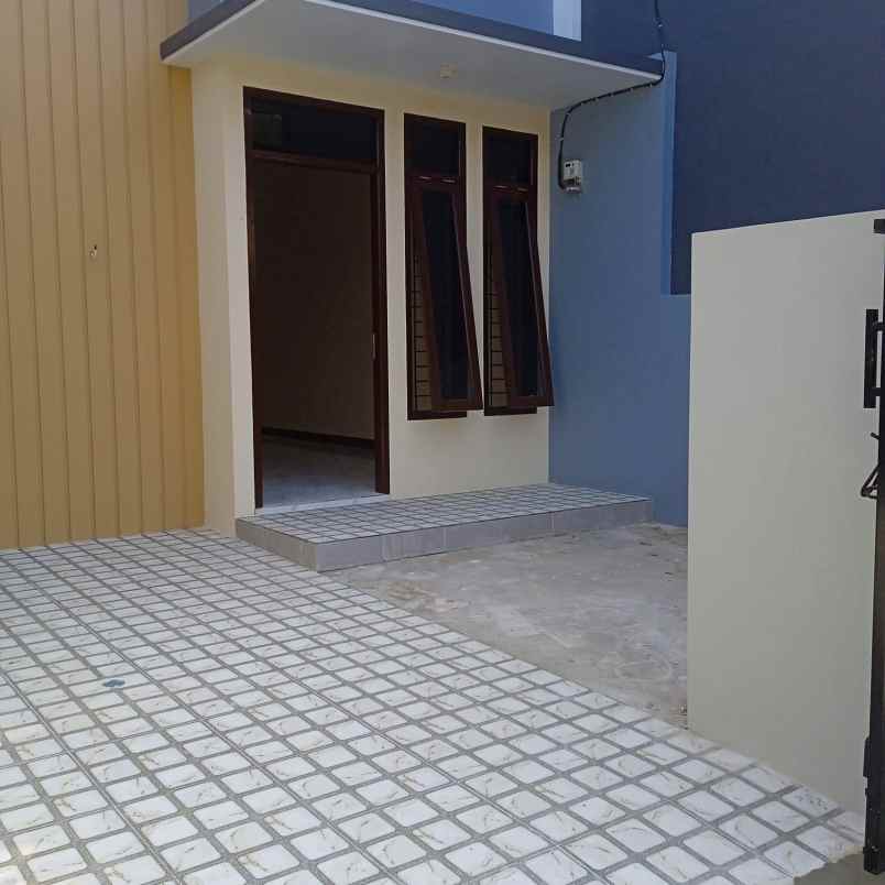 dijual rumah villa mutiara gading 1