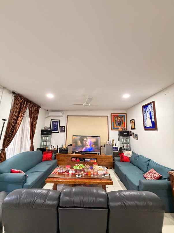 dijual rumah villa pondok indah