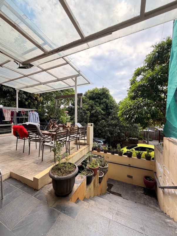 dijual rumah villa pondok indah