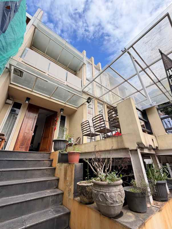 dijual rumah villa pondok indah