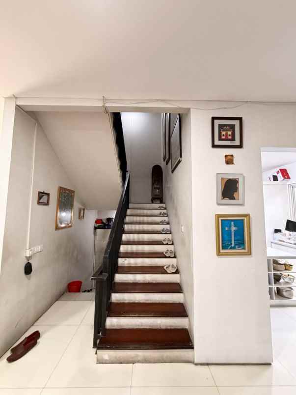 dijual rumah villa pondok indah