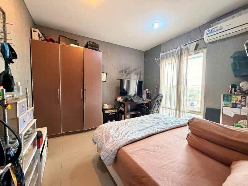 dijual rumah villa pondok indah