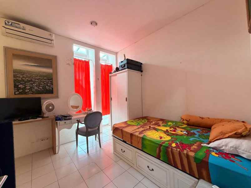 dijual rumah villa pondok indah