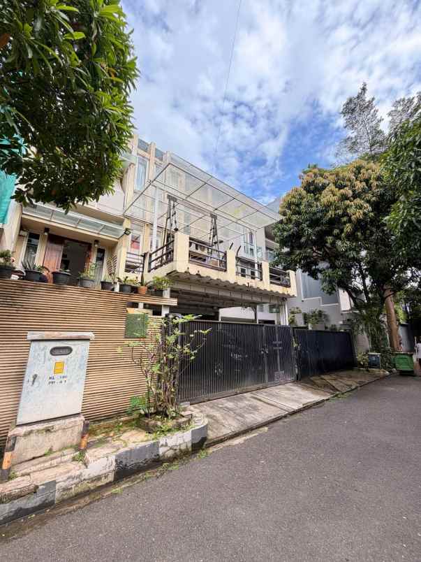 dijual rumah villa pondok indah