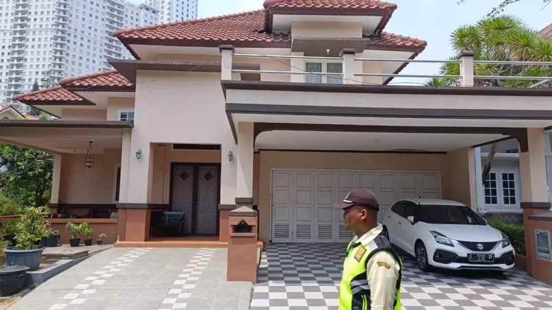 dijual rumah villa regency pakuwon indah