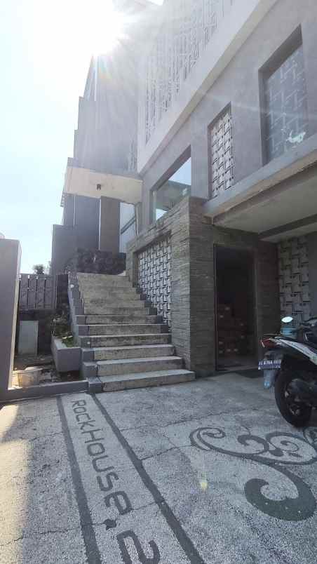 dijual rumah waterfront citraland