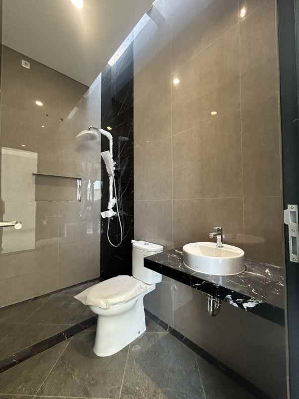 dijual rumah wisma mukti klampis