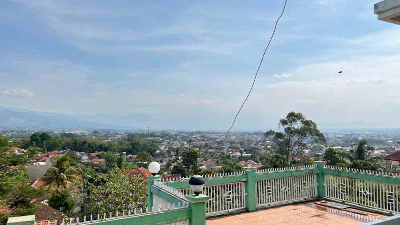 dijual villa jl babakan peuteuy